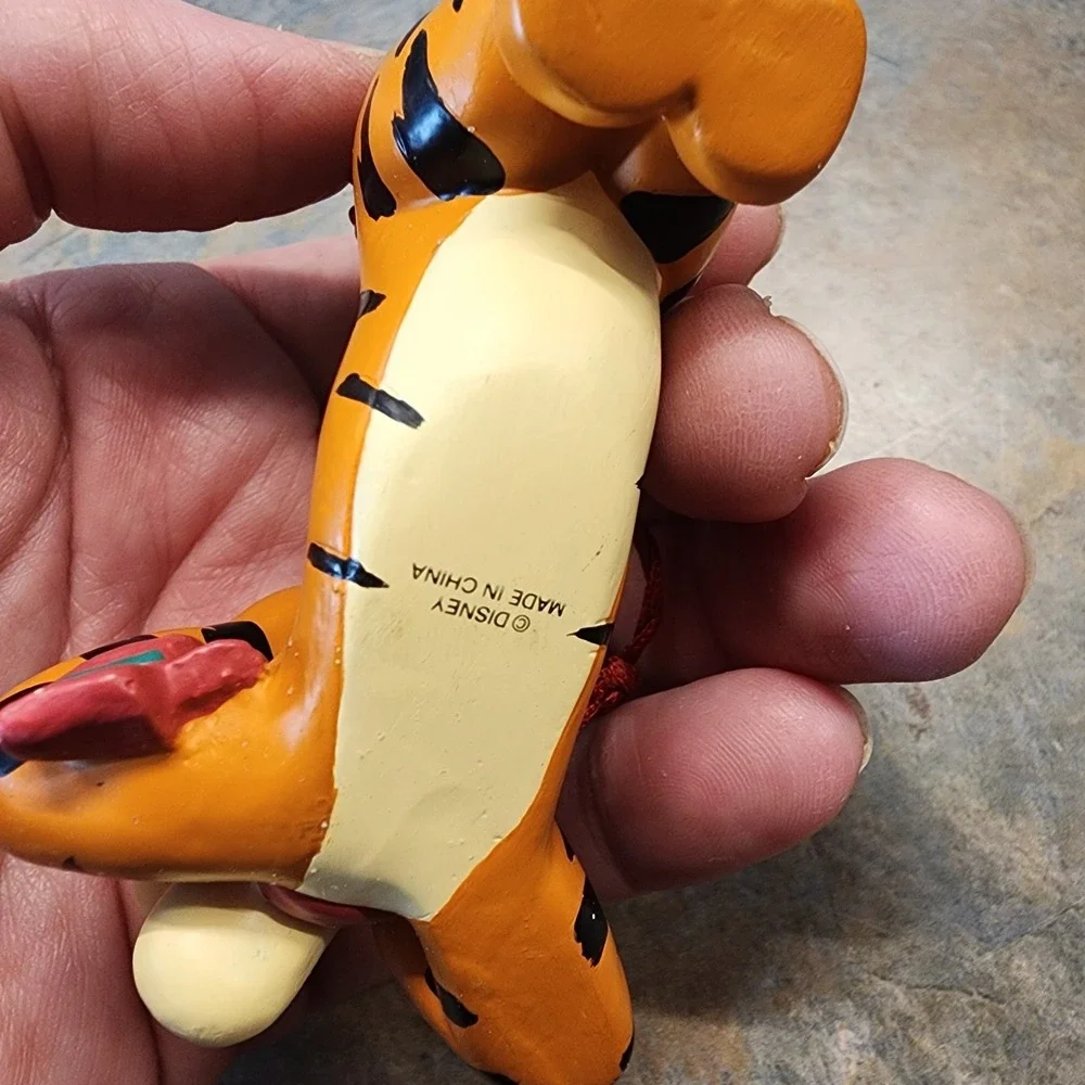1996 Tigger CHRISTMAS ORNAMENT Bell & Wreath Season of Song Disney Store